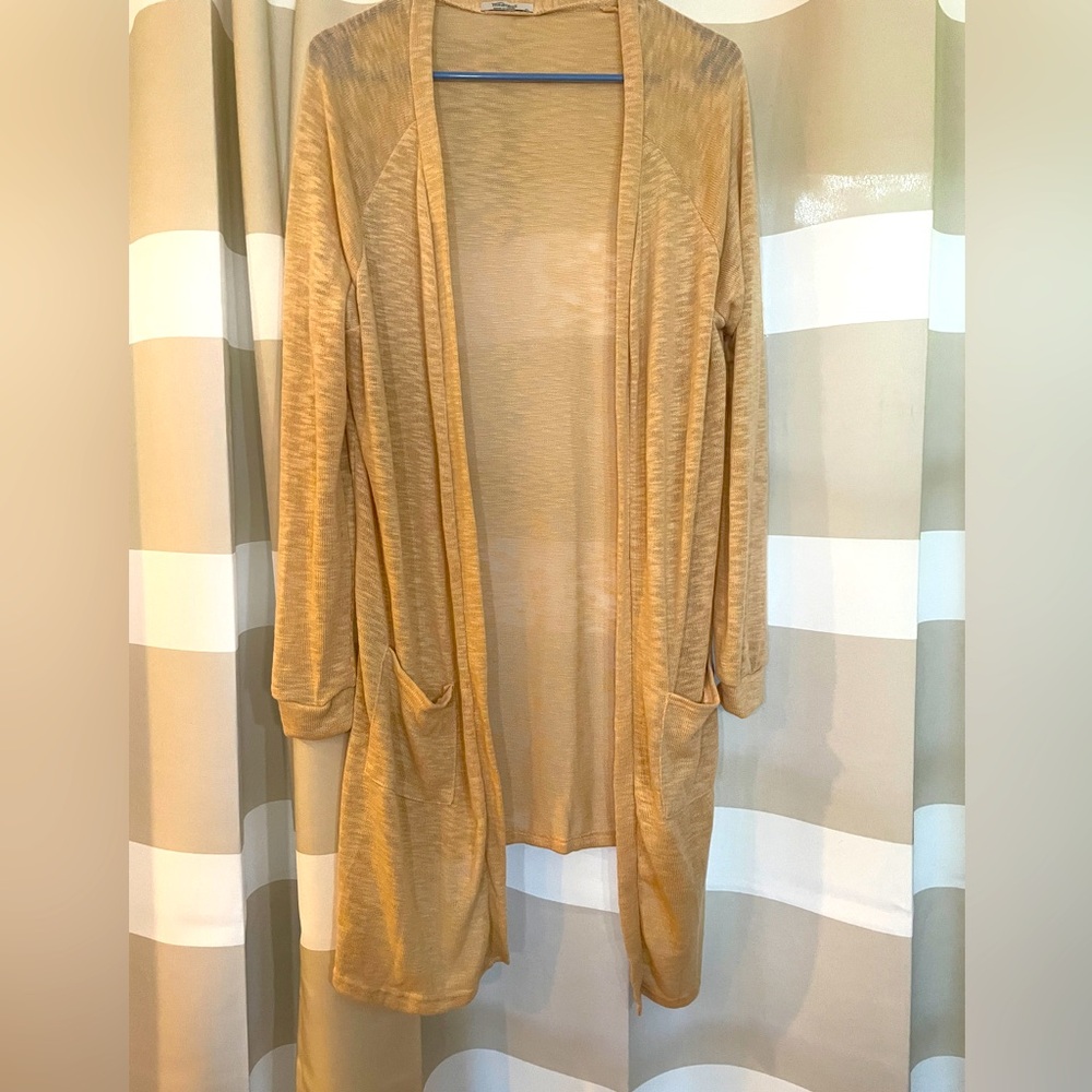 Tan lightweight cardigan with small pockets on front
